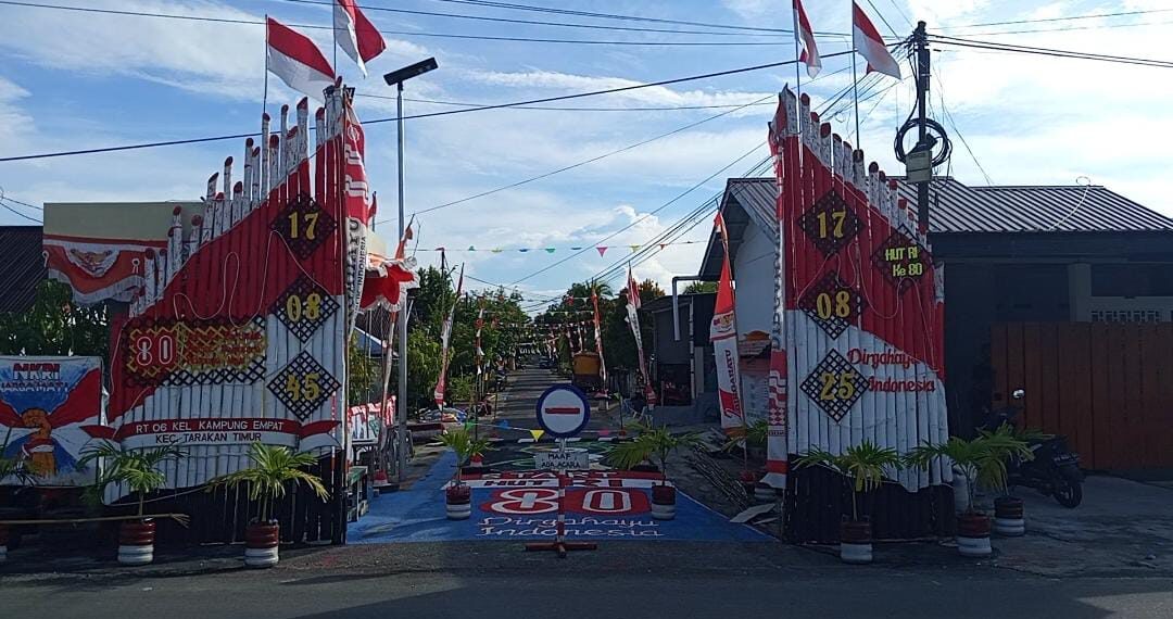 Meski Tanpa Lomba, Warga Kampung 4 Tetap Hiasi Gapura Sambut HUT RI ke-80