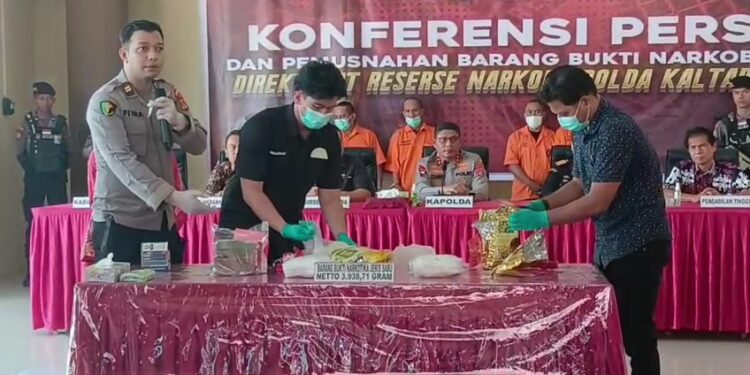 Polda Kaltara Musnahkan 3,9 Kg Sabu dan Ringkus 6 Tersangka