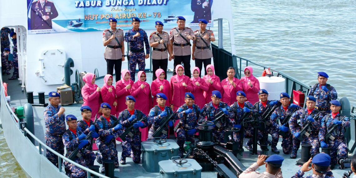 Polairud Polda Kaltara Gelar Tabur Bunga di Tengah Laut Peringati HUT ke-75