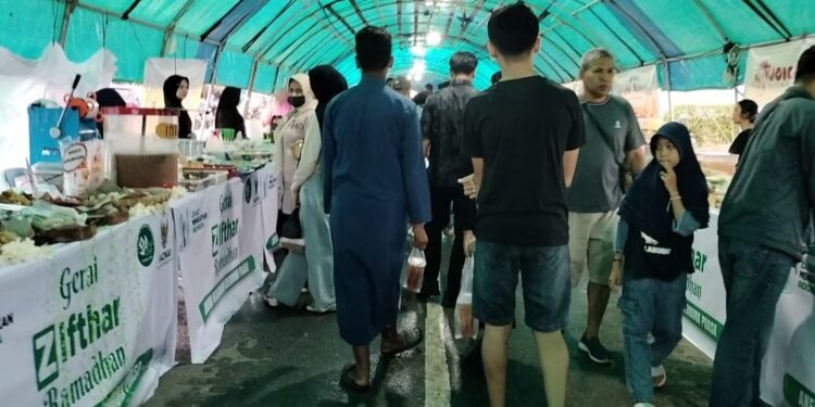 Awal Ramadhan, Jalan Sengkawit dan Kampung Arab Diserbu Pencari Takjil