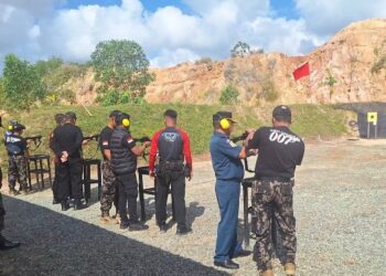 Perkuat Pengawasan Laut, PSDKP Tarakan Bekali Personilnya Latihan Menembak