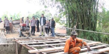 Kapolda Kaltara dan Dansat Brimob, Tinjau Pembangunan Jembatan Akses Pelajar