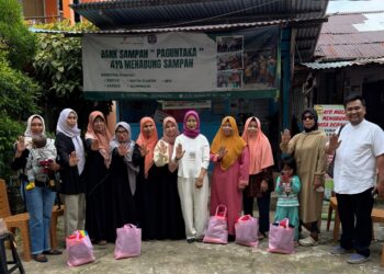 Saldo Tabungan Minus Rp70 Ribu, Kisah Pemungut Sampah Plastik Gerakkan PUSPA Tarakan Berbagi Sembako