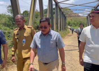 Wagub Ingkong Prihatin, Saat Tinjau Kondisi Jembatan Pedalaman Apau Kayan
