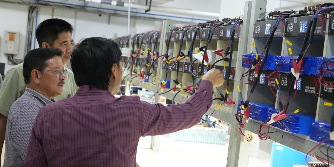 Wagub Kaltara Tinjau Pabrik Energi Surya, Upayakan Penuhi Listrik di Wilayah 3T
