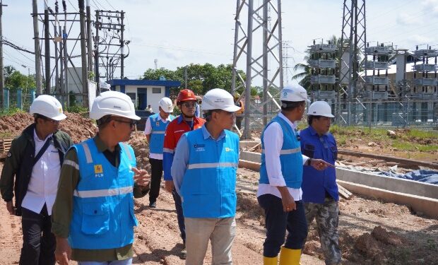 Pastikan Progres dan Kualitas, GM PLN UIP KLT Turun Langsung ke Gardu Induk Satui