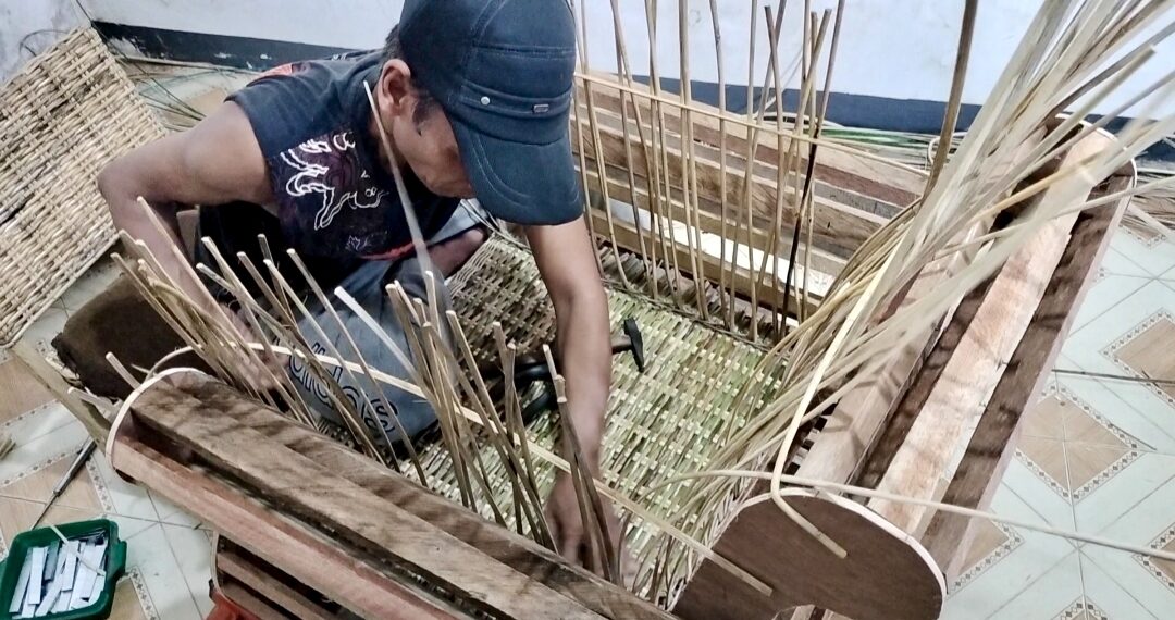 Kreatif! Pengrajin di Bulungan, Sulap Rotan Jadi Barang Bernilai Jutaan Rupiah