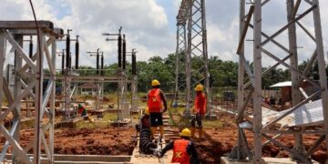 PLN UIP KLT, Pastikan Ratusan Komponen Gardu Induk Grogot Terpasang Presisi