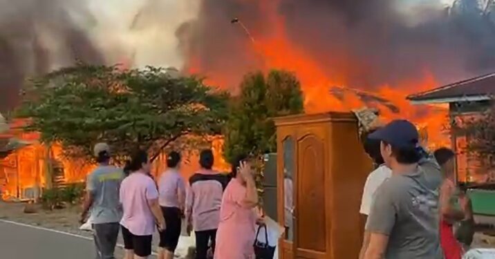 Diduga Korsleting Listrik, 5 Rumah di Desa Pimping Ludes Terbaka