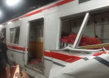 Evakuasi Berlangsung Dramatis, KRL Ditabrak KA Argo Bromo Anggrek