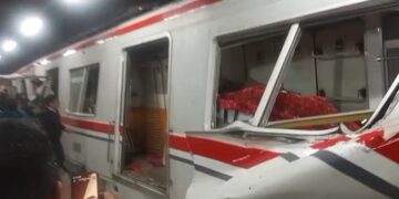 Evakuasi Berlangsung Dramatis, KRL Ditabrak KA Argo Bromo Anggrek