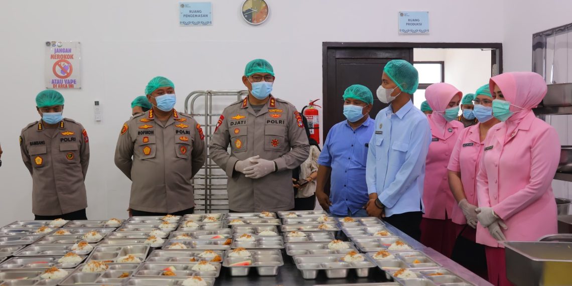 Polda Kaltara Tinjau dan Distribusi MBG untuk Anak Sekolah