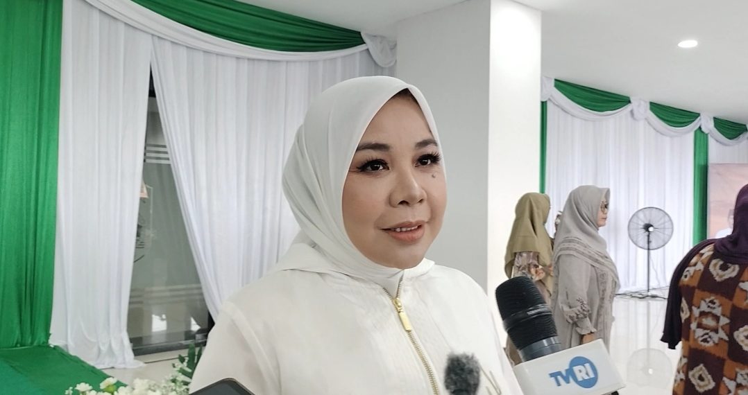 Tak Ada Jarak, Gubernur dan Istri Sambut Warga Bak Keluarga Saat Open House Iduladha