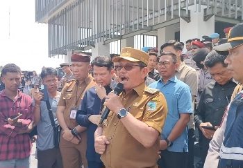 Dampak Ekonomi Penghentian Tambang, Ratusan Warga Sekatak Datangi Kantor Gubernur