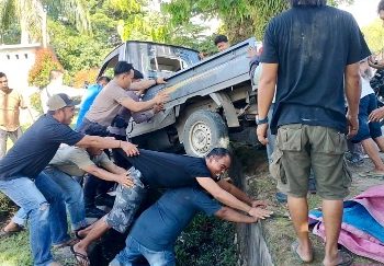 Diduga Hilang Kendali, Mobil Avanza di Tanjung Selor, Tabrak Pick Up dan Motor