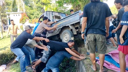 Diduga Hilang Kendali, Mobil Avanza di Tanjung Selor, Tabrak Pick Up dan Motor