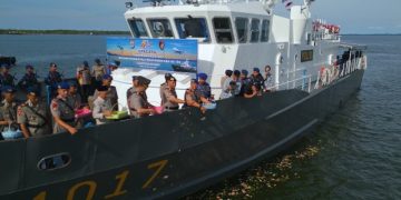 Tabur Bunga di Perairan Pulau Sadau, Ditpolairud Polda Kaltara Kenang Pengabdian Pahlawan