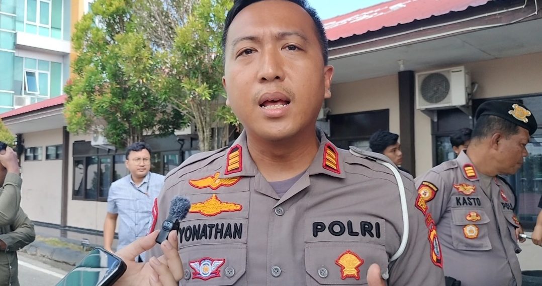 Microsleep! Avanza Tabrak Pickup dan Motor di Tanjung Selor