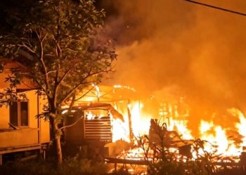 Dini Hari Mencekam, Empat Rumah Warga di Tanjung Selor Ludes Dilahap Api