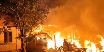 Dini Hari Mencekam, Empat Rumah Warga di Tanjung Selor Ludes Dilahap Api
