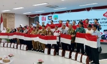 Bagikan 4.000 Lebih Bendera, Gubernur Pastikan Merah Putih Berkibar di Seluruh Sudut Kaltara