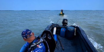 Mesin Perahu Mati di Tengah Laut, Polisi Patroli Tarik Nelayan ke Lokasi Aman