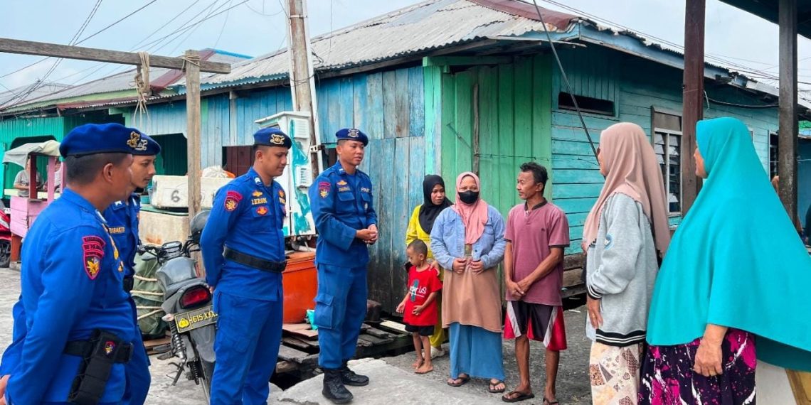 Ditpolairud Polda Kaltara Rutin Bantu Sembako Bagi Warga Pesisir