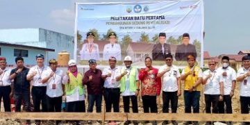 Gubernur Zainal Lakukan Peletakan Batu Pertama Gedung Baru SMAN 2 Tanjung Selor
