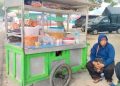 Berkat Kerja Keras, Penjual Es Ini Sukses Kuliahkan Anak Hingga ke Jepang