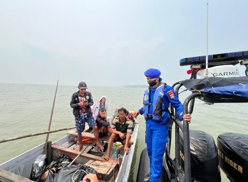 Saat Kabut Asap Tebal di Perairan Kaltara, Polairud Ingatkan Nelayan Jangan Melaut