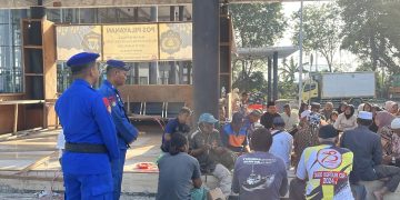“Nongkrong” Bareng Warga, Polairud Tarakan Serap Aspirasi di Pelabuhan Fery Juata Laut