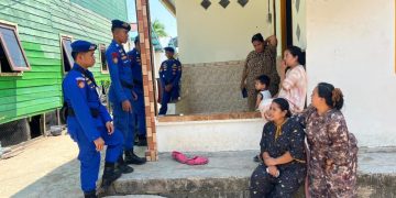Polisi RW Sambangi Warga Pesisir, Dengarkan Keluhan Ibu-Ibu