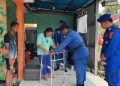Wujud Polisi Penolong, Polairud Kaltara Bagikan Alat Bantu Jalan