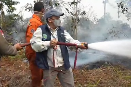 Wabup Bulungan Tinjau Langsung Karhutla di Desa Mangkupadi, Tanjung Palas Timur