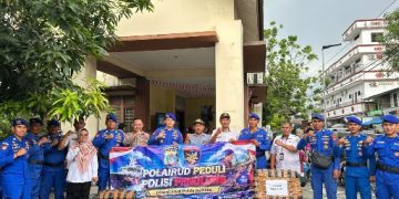 Polairud Peduli, Salurkan Pakaian Layak Pakai untuk Korban Kebakaran di Karang Rejo