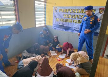 Tak Hanya Sebagai Kapal Patroli, Polairud Sulap Jadi Perpustakaan Terapung untuk Anak Pesisir