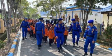 Polisi Sahabat Anak, Ditpolairud Polda Kaltara Sambut Kunjungan Murid MI Al-Izzah