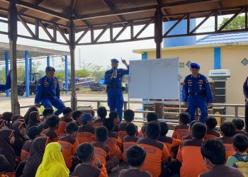 Sinergi Polisi dan Masyarakat, Polairud Kaltara Bekali Murid MI Al-Izzah Wawasan Kelautan dan Keagamaan!