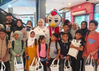 Anggota DPR RI Rahmawati Berbagi Peralatan Sekolah untuk Anak Yatim dan Dhuafa