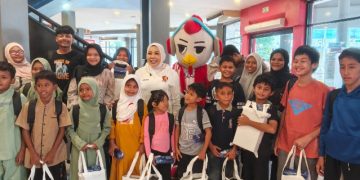Anggota DPR RI Rahmawati Berbagi Peralatan Sekolah untuk Anak Yatim dan Dhuafa