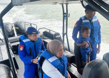 Patroli Rutin KP Blackshark XXXIV-2011, Personel Polairud Kaltara Evakuasi Warga Sakit