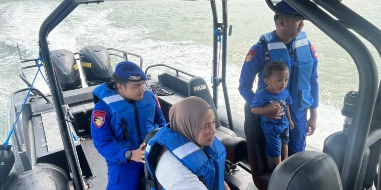 Patroli Rutin KP Blackshark XXXIV-2011, Personel Polairud Kaltara Evakuasi Warga Sakit