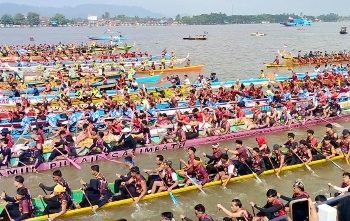 Semarak Tanjung Selor! 3.500 Pendayung dan 130 UMKM Meriahkan Festival Sungai Kayan
