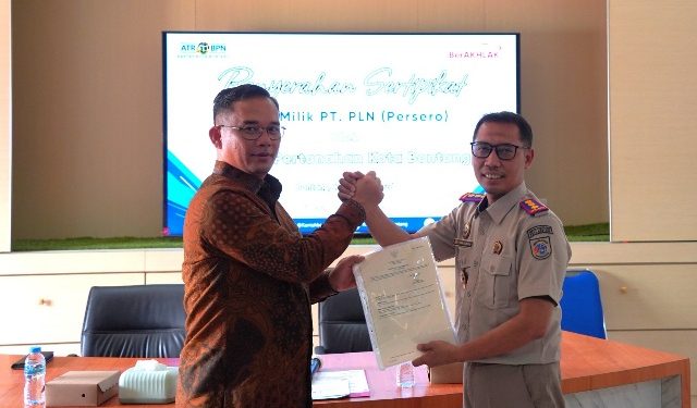 Perkuat Legalitas Aset, PLN UIP KLT Terima 11 Sertifikat Tanah dari ATR/BPN Kota Bontang