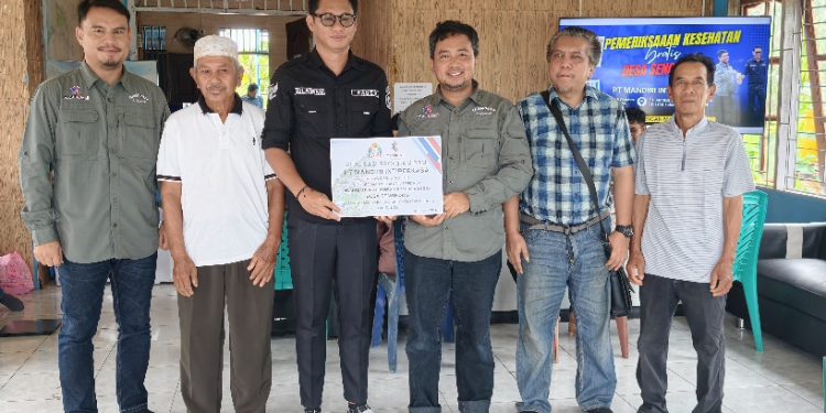 PT MIP Bantu Desa Sengkong Menyala 24 Jam Lewat Bantuan 95 Sambungan Listrik